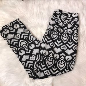 Sans Souci Black & White Ikat Print Pants